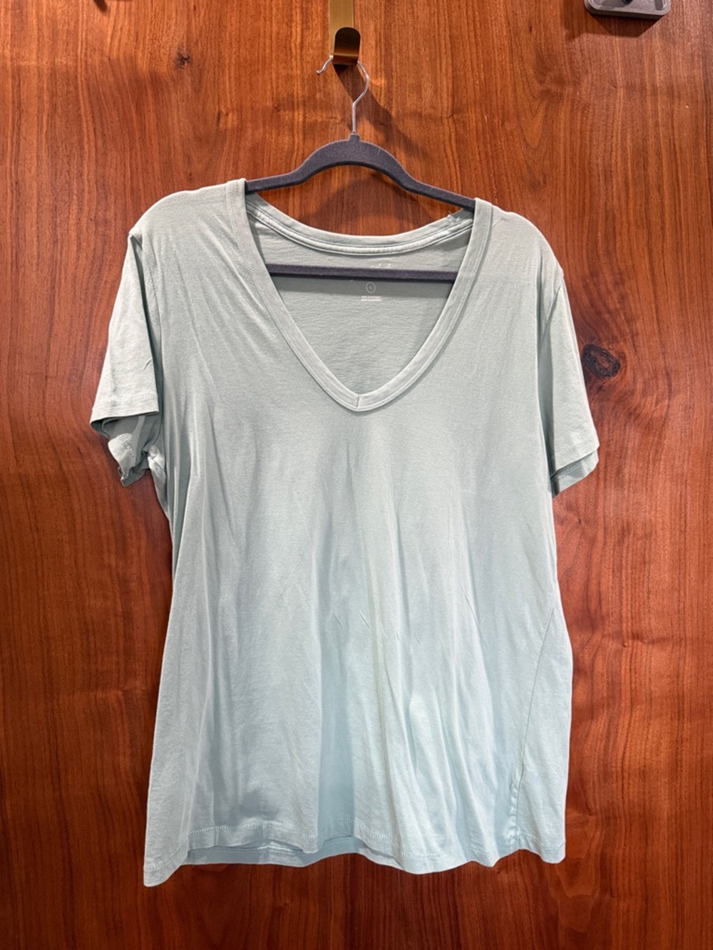 Wonen's Universal Thread 100% Cotton V-Neck Tee Sage Green Large